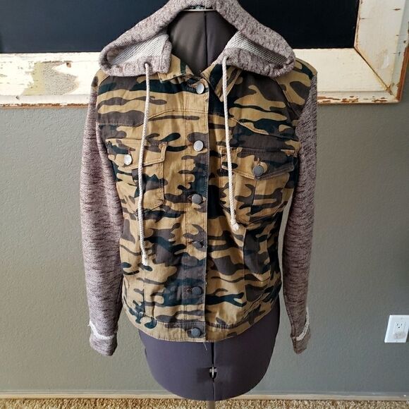 Jacket   - Picture 1 of 5